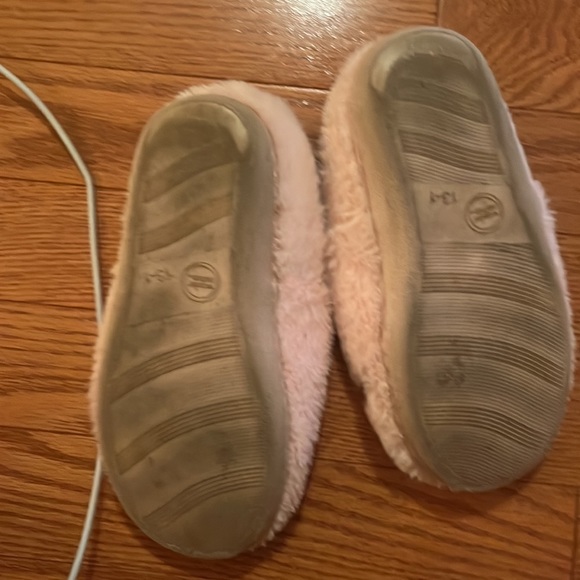 Size 13-1 girl slippers. Only wore a few times - Picture 2 of 2